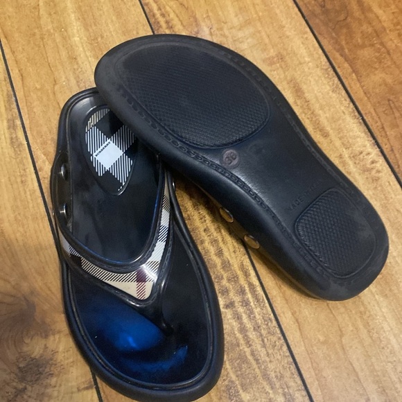 Burberry thong Sandals - Picture 3 of 4